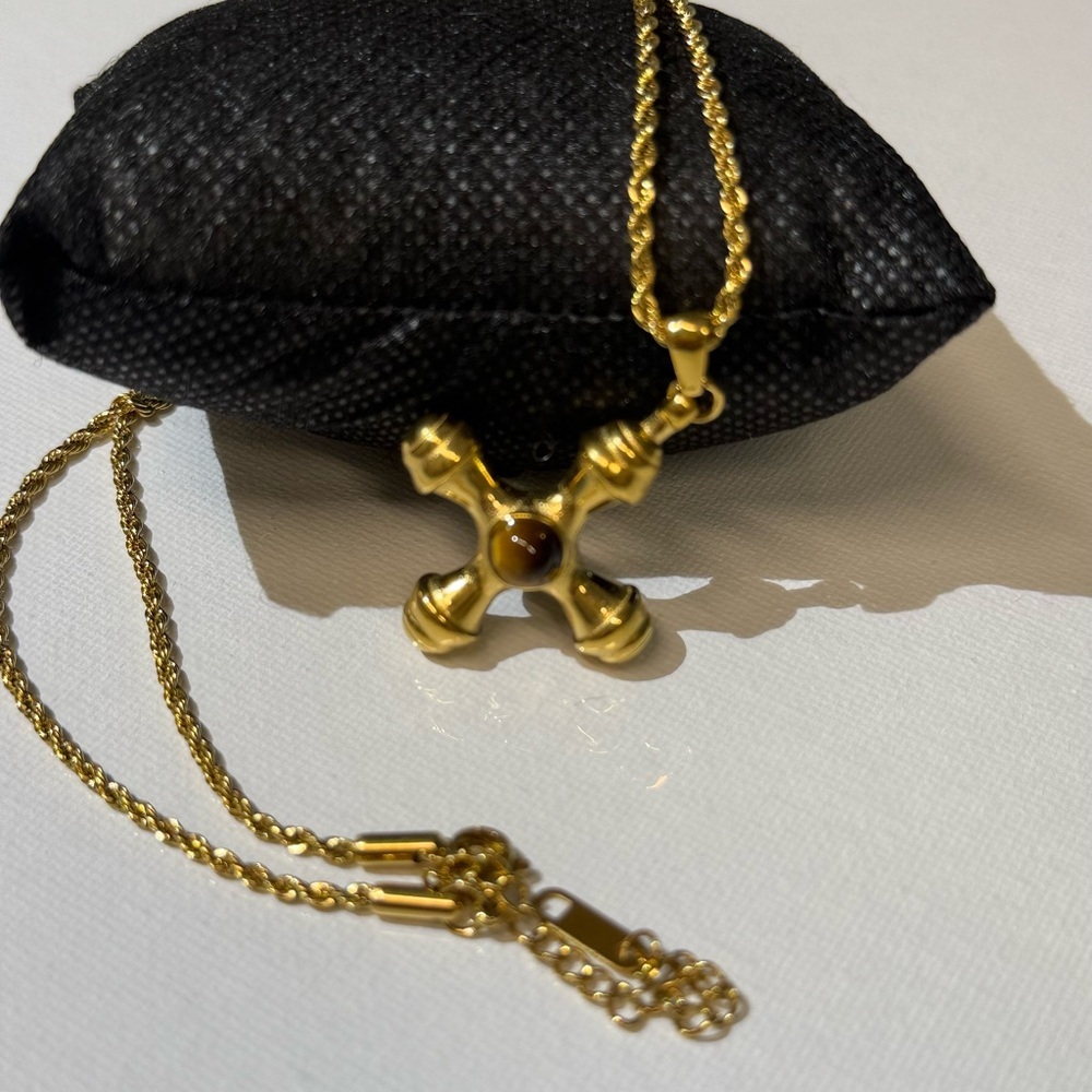18K Gold Elegant Gold Cross Pendant Necklace - Picture 10 of 11